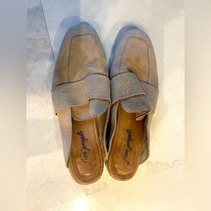 Free People Slides